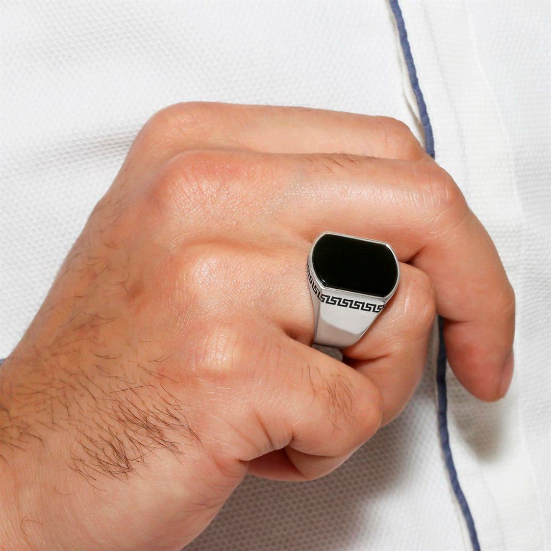 The Izmir Black Aqeeq Ring