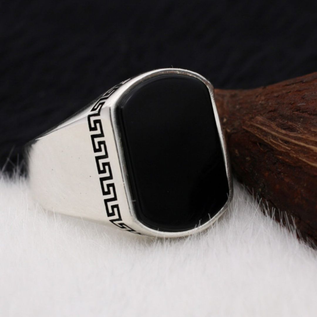 The Izmir Black Aqeeq Ring