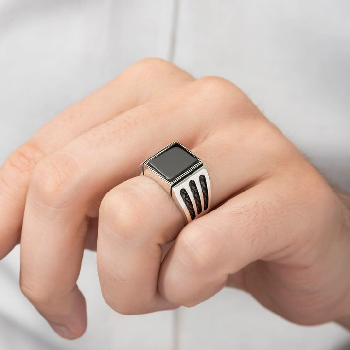 Istanbul Legacy Black Aqeeq Ring