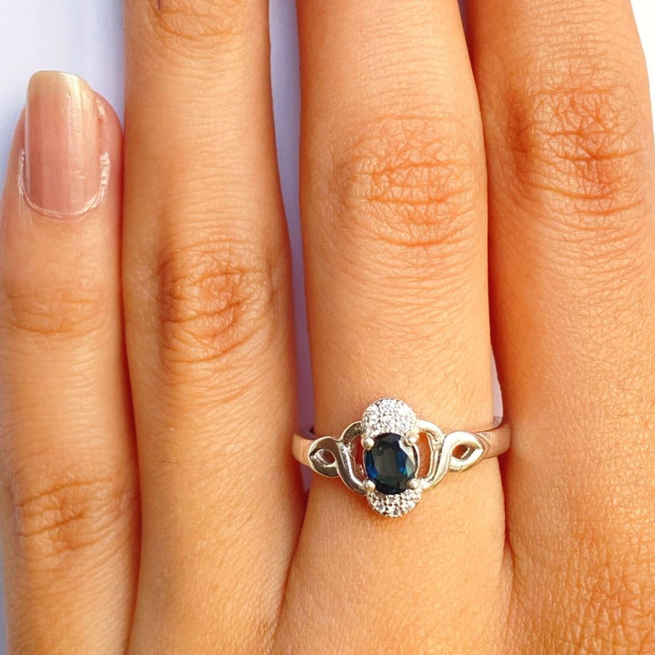 NATURAL BLUE SAPPHIRE - FLOWER DOT - SENSATION Pakistan