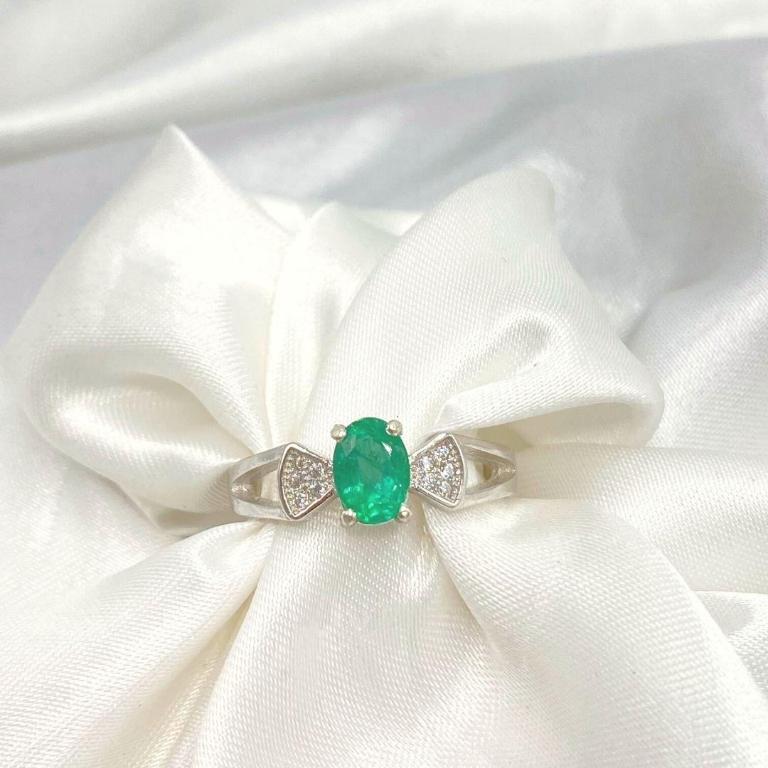 NATURAL EMERALD - BOW - SENSATION Pakistan