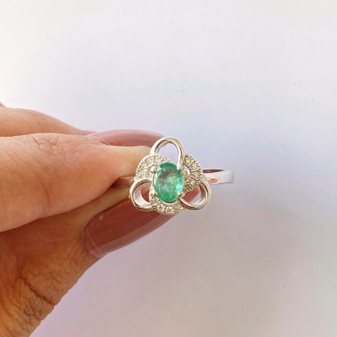 NATURAL EMERALD - TWISTED - SENSATION Pakistan