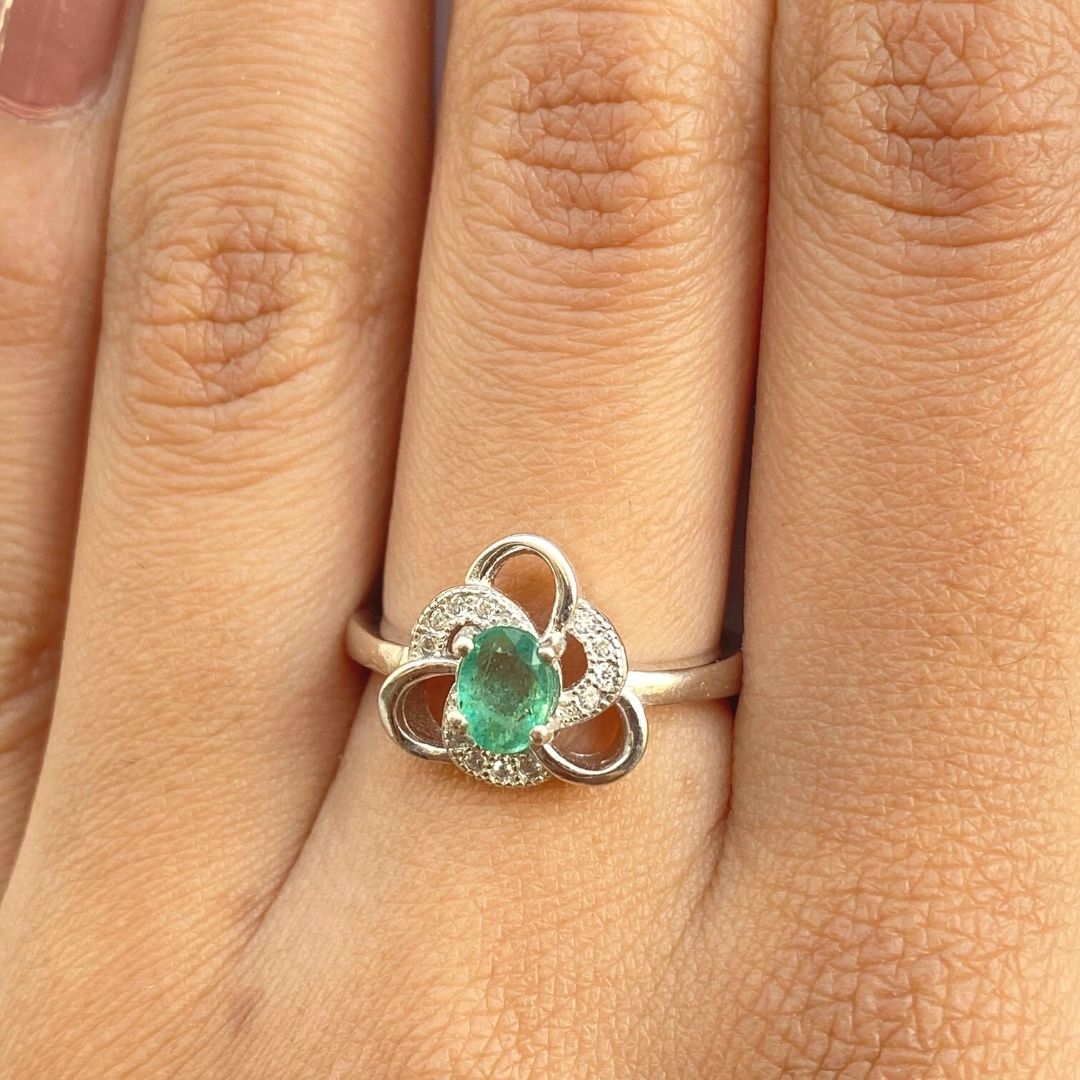 NATURAL EMERALD - TWISTED - SENSATION Pakistan