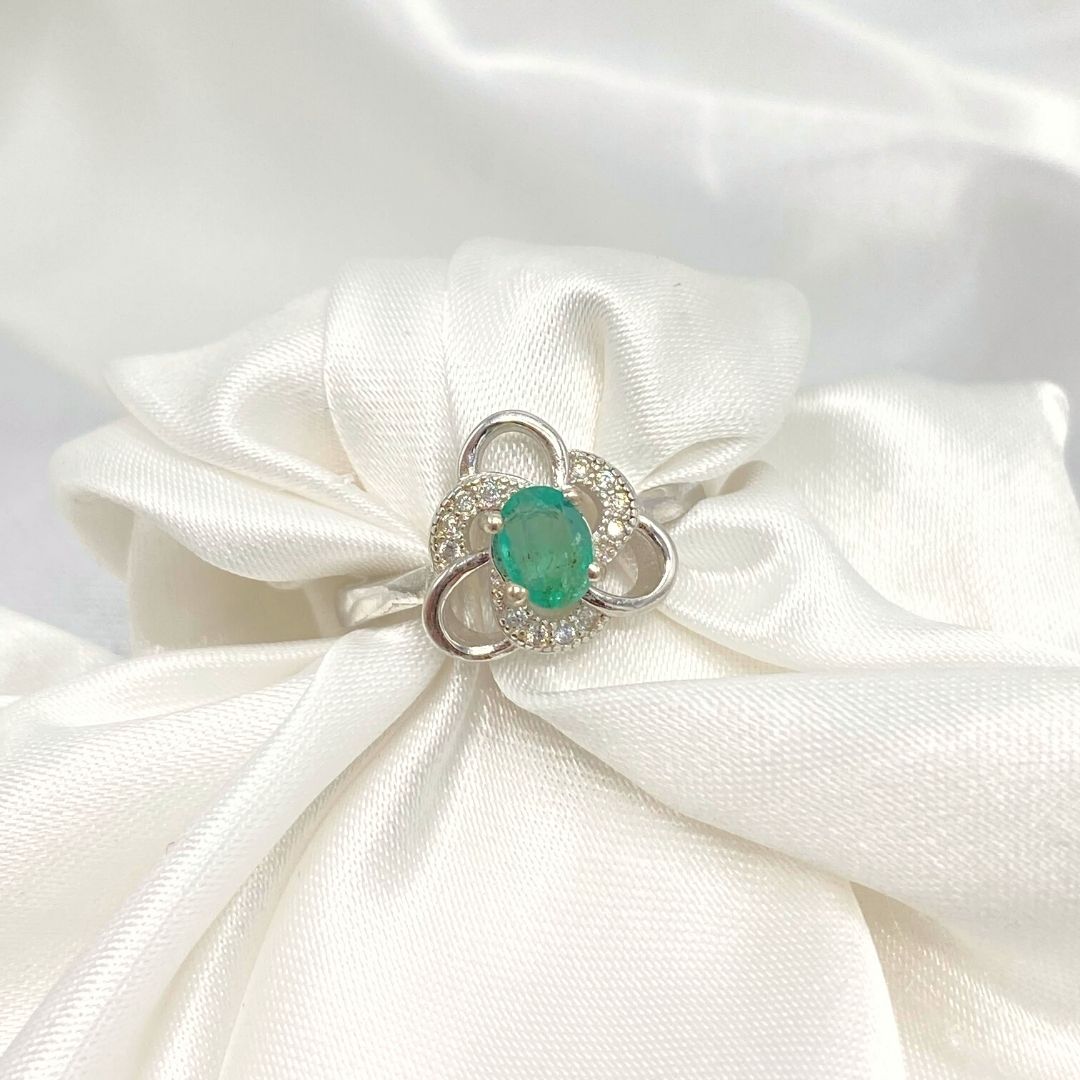 NATURAL EMERALD - TWISTED - SENSATION Pakistan