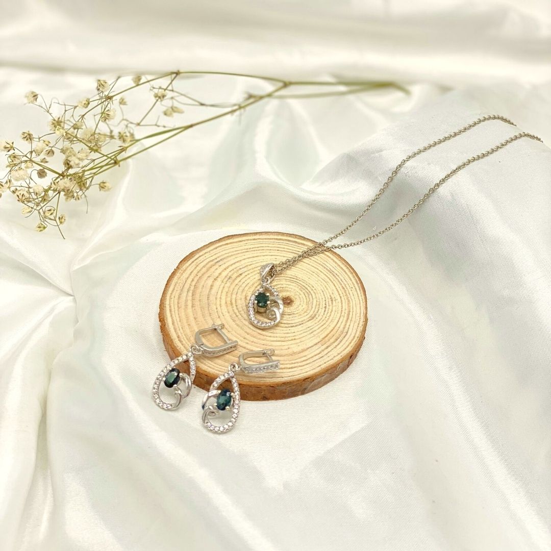 NATURAL GREEN SAPPHIRE SET - PURE SILVER - SENSATION Pakistan