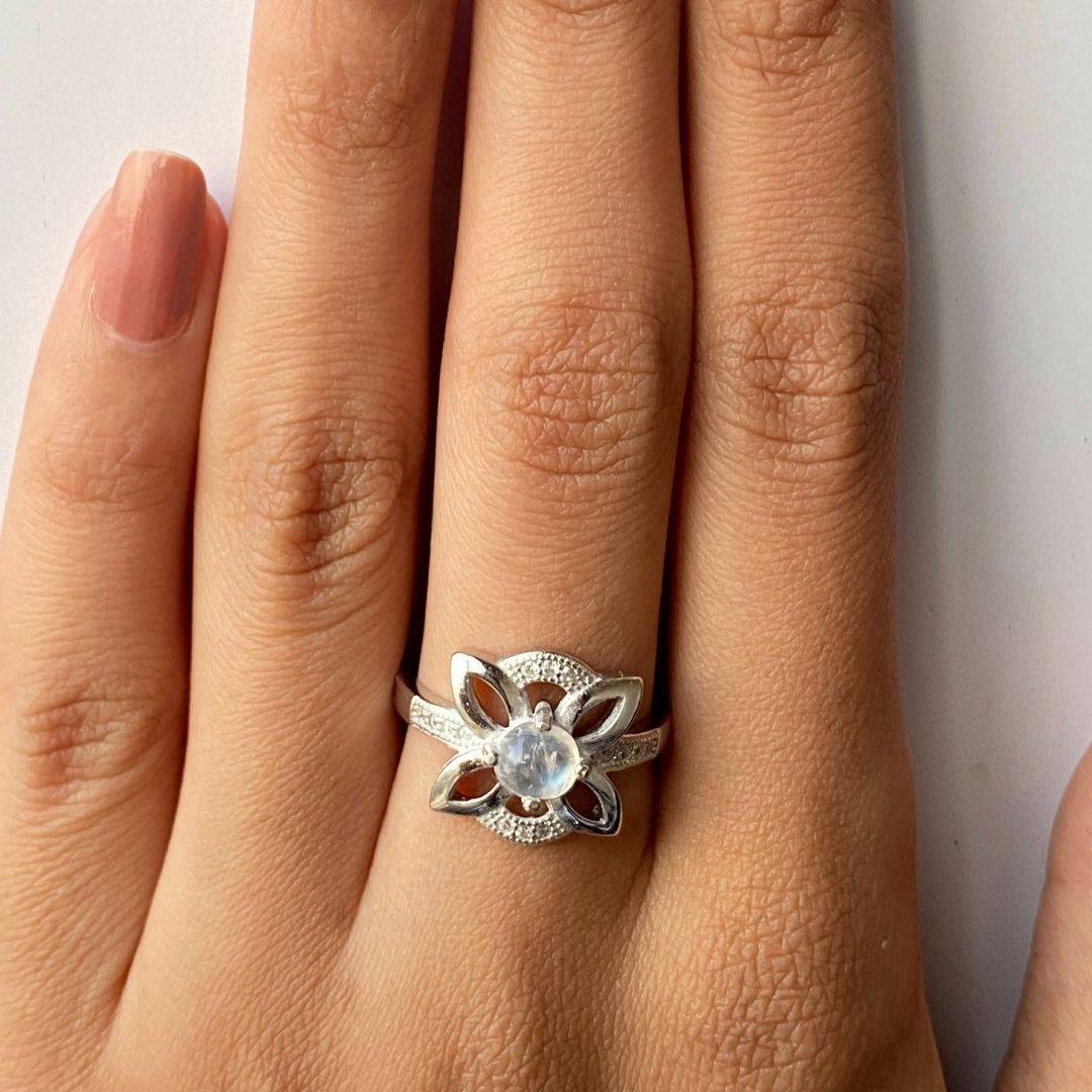 NATURAL MOONSTONE - FLORIA - SENSATION Pakistan