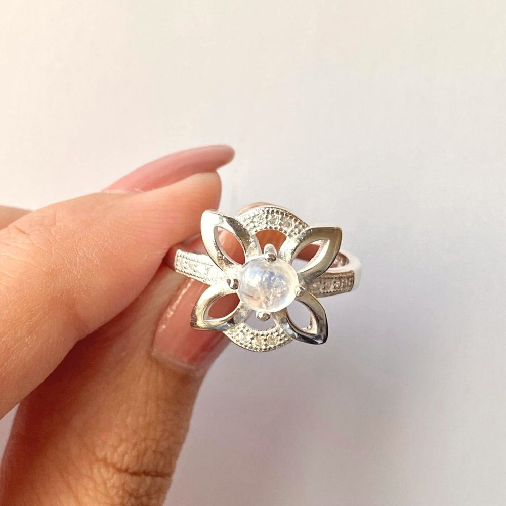 NATURAL MOONSTONE - FLORIA - SENSATION Pakistan