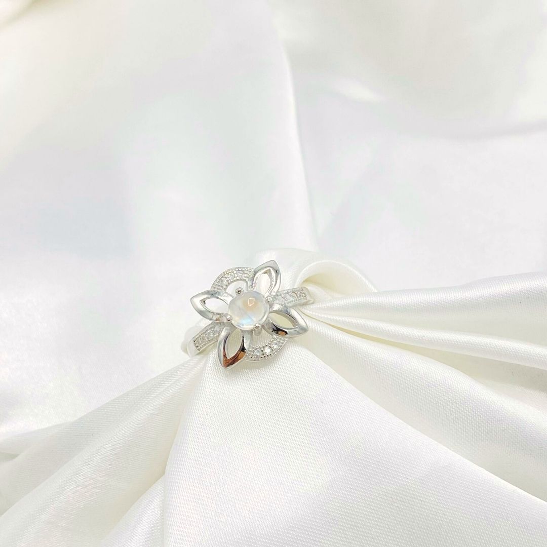 NATURAL MOONSTONE - FLORIA - SENSATION Pakistan