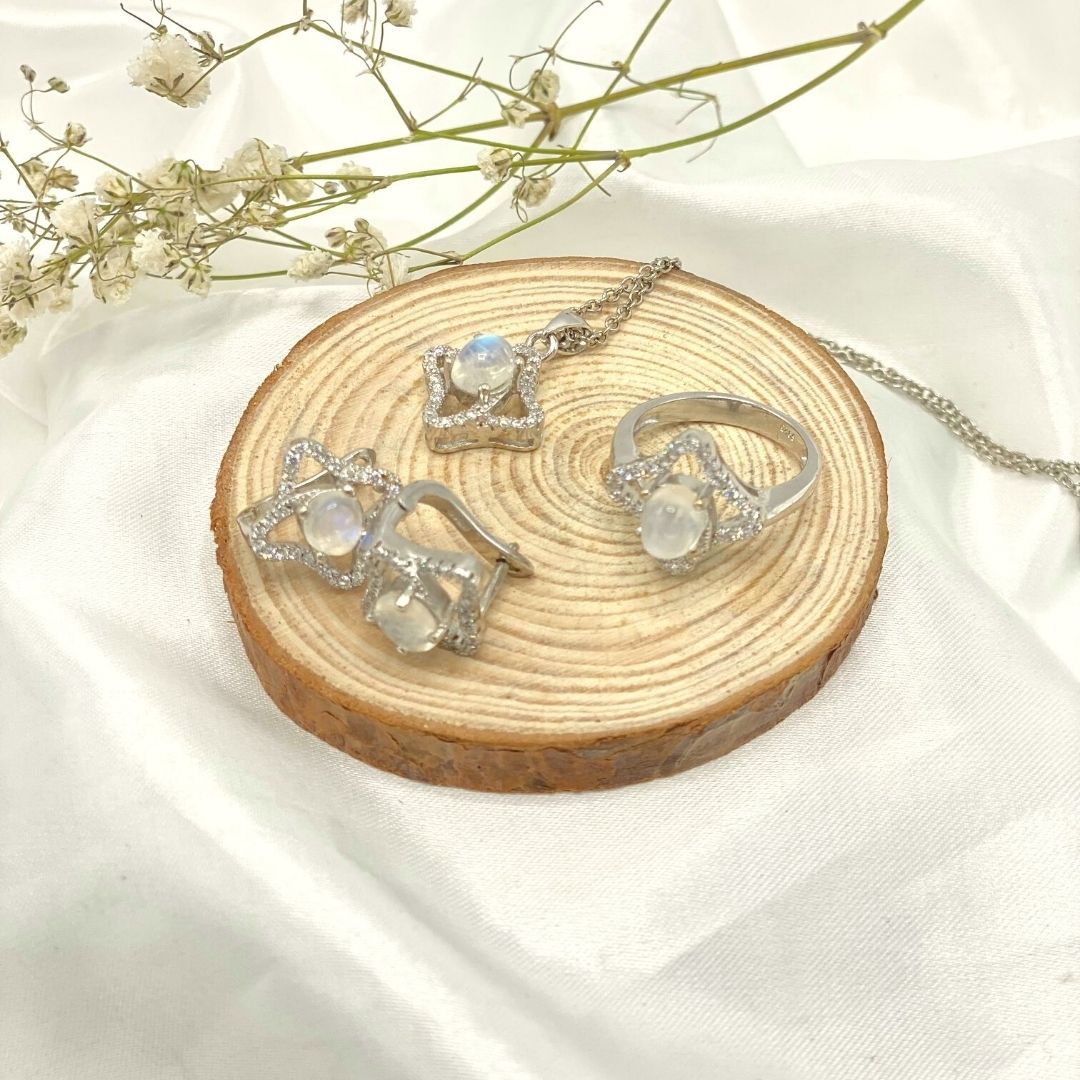 NATURAL MOONSTONE SET - PURE SILVER - SENSATION Pakistan