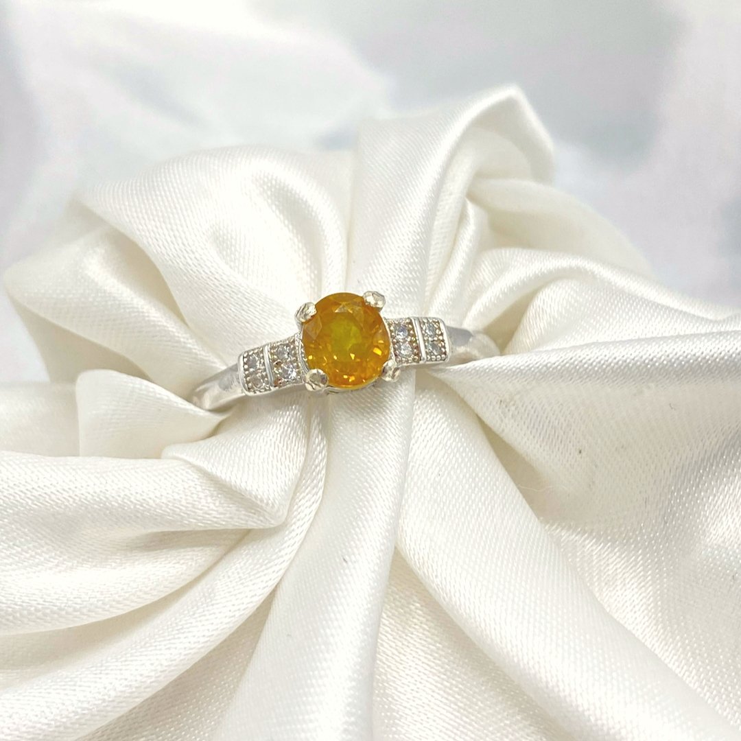NATURAL YELLOW SAPPHIRE - ARIA - SENSATION Pakistan