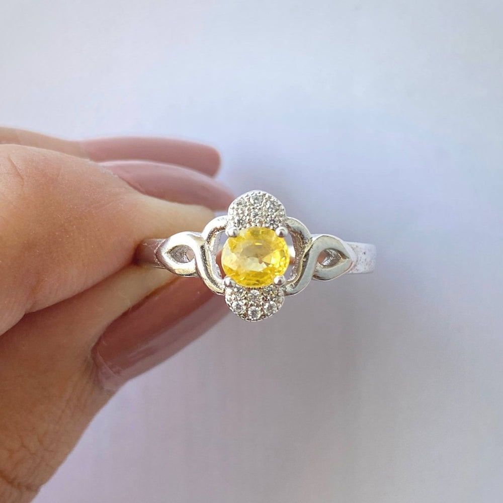 NATURAL YELLOW SAPPHIRE - FLOWER DOT - SENSATION Pakistan