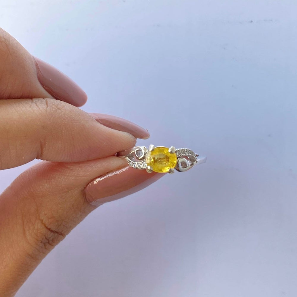 NATURAL YELLOW SAPPHIRE - LOVE KNOT - SENSATION Pakistan