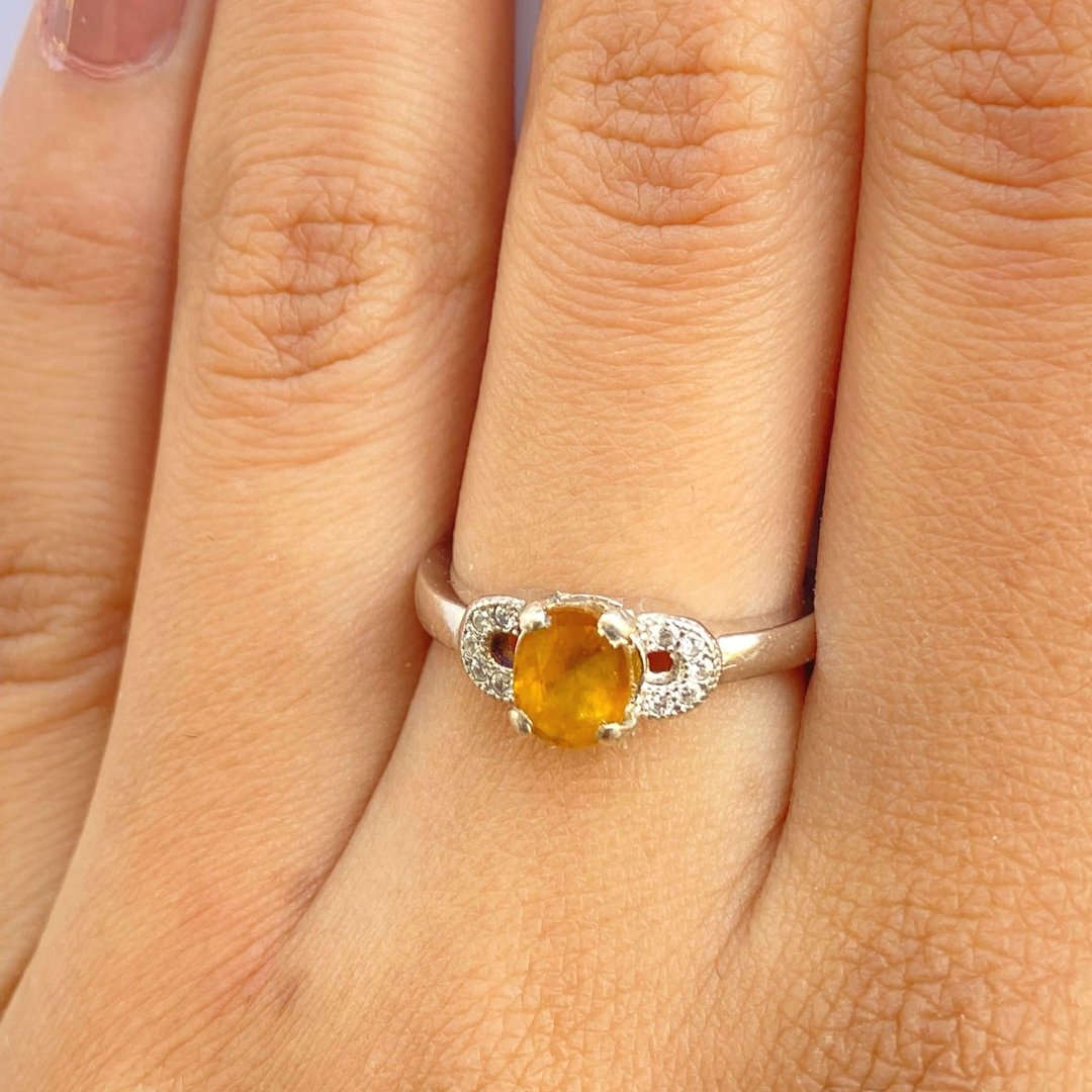 NATURAL YELLOW SAPPHIRE - OPERA - SENSATION Pakistan